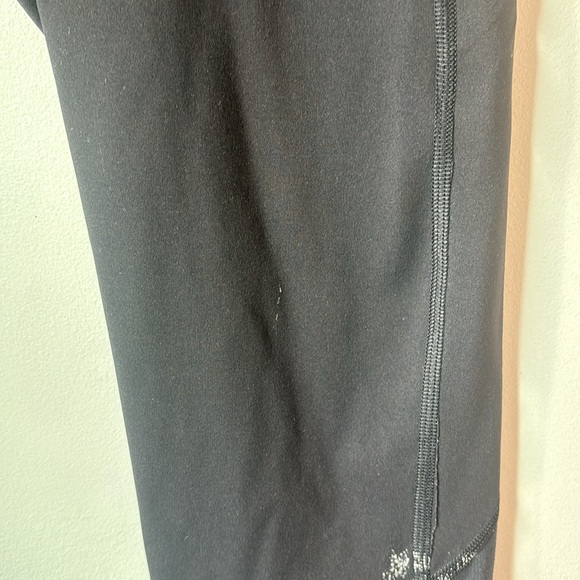 Lululemon Athletica Black crop leggings size 8. pkts. Paint spots as shown. - Picture 8 of 11